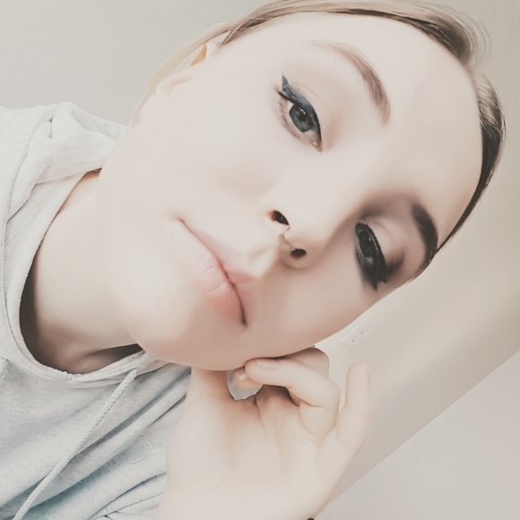 Meet your Posher, Helena - Picture 1 of 1